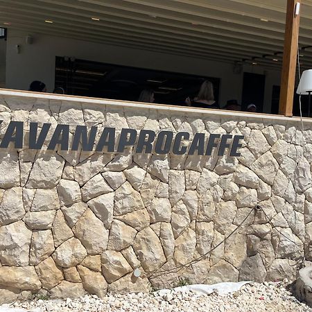 Apartment Marimar, Beachfront 1St Row Split Bagian luar foto
