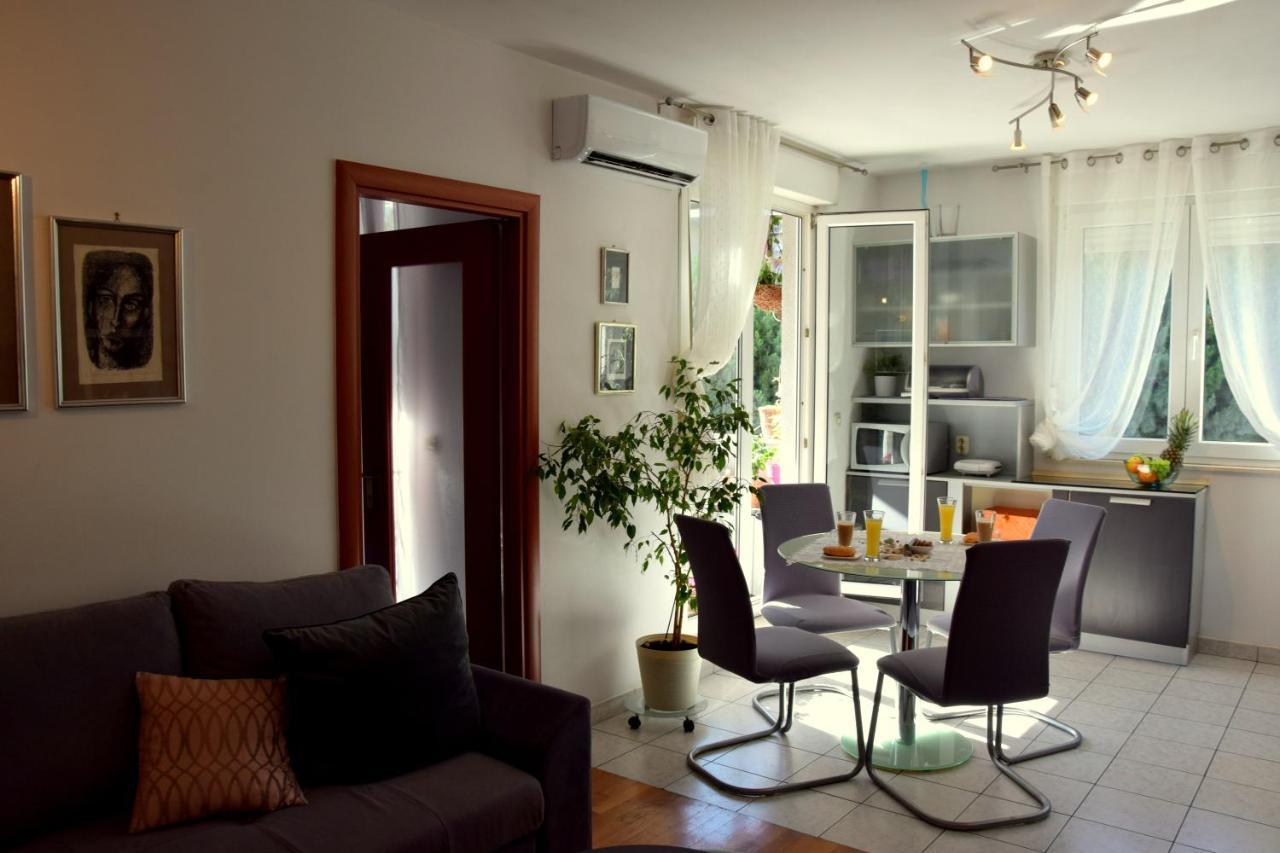 Apartment Marimar, Beachfront 1St Row Split Bagian luar foto