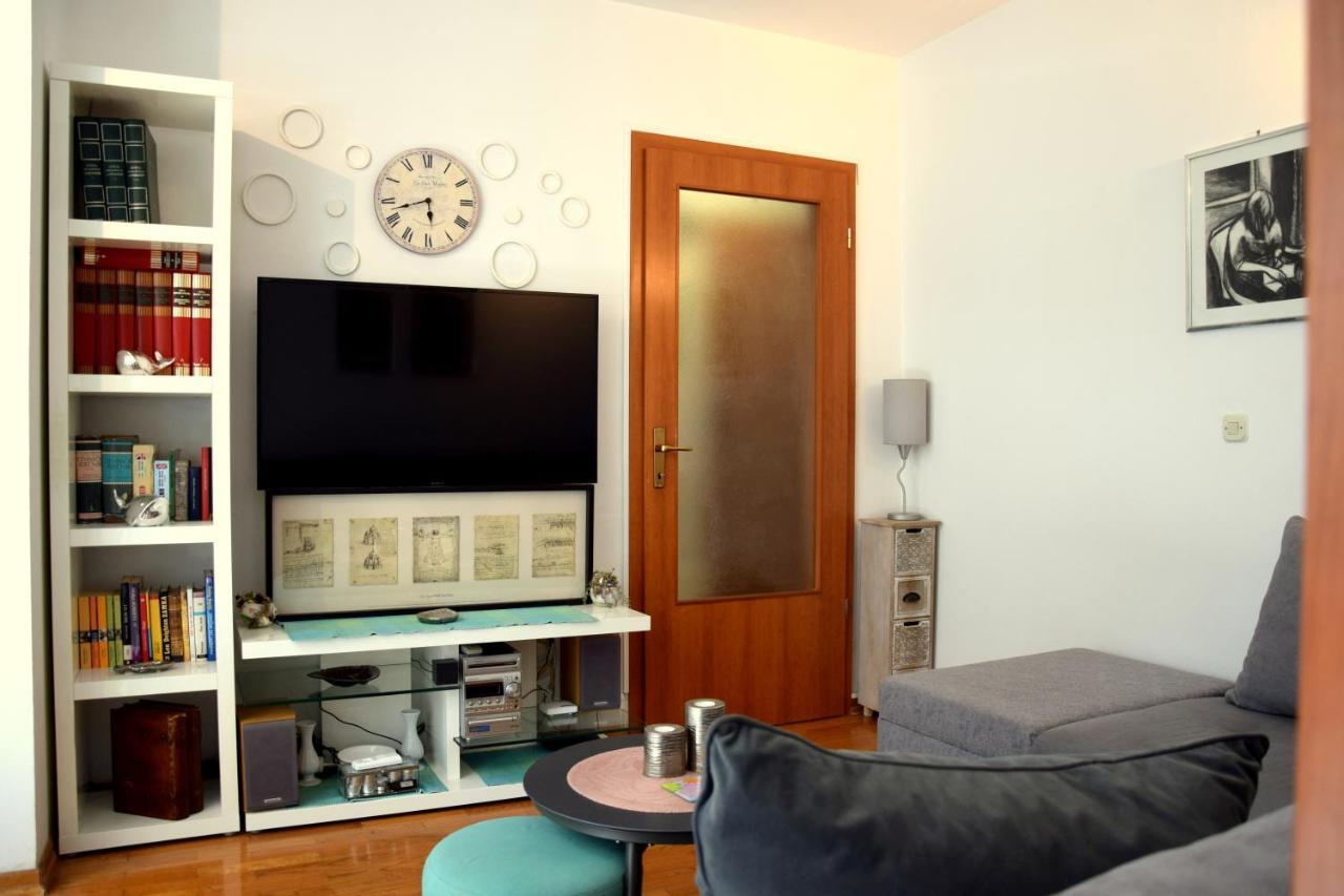 Apartment Marimar, Beachfront 1St Row Split Bagian luar foto