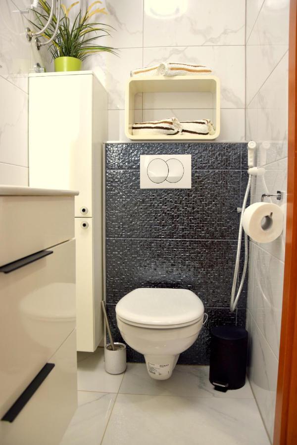Apartment Marimar, Beachfront 1St Row Split Bagian luar foto