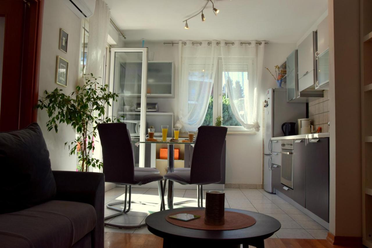 Apartment Marimar, Beachfront 1St Row Split Bagian luar foto