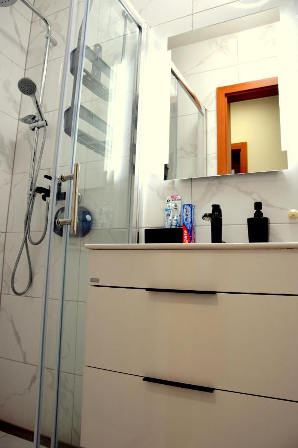 Apartment Marimar, Beachfront 1St Row Split Bagian luar foto