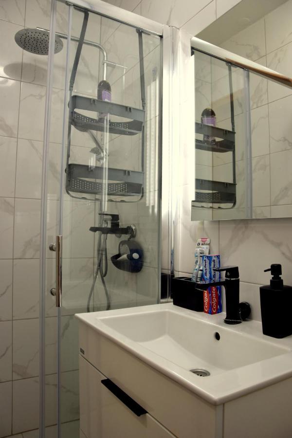 Apartment Marimar, Beachfront 1St Row Split Bagian luar foto