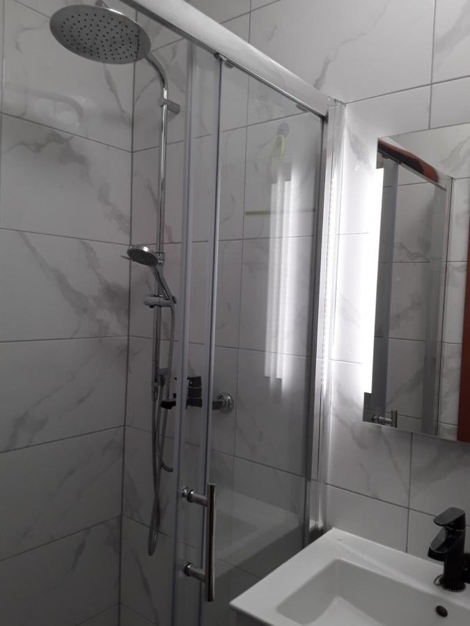 Apartment Marimar, Beachfront 1St Row Split Bagian luar foto