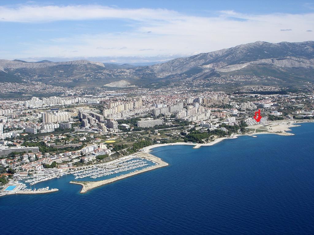 Apartment Marimar, Beachfront 1St Row Split Bagian luar foto
